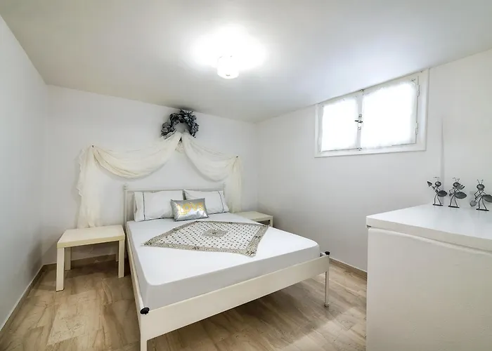 Sol Mare Salis * Kamári